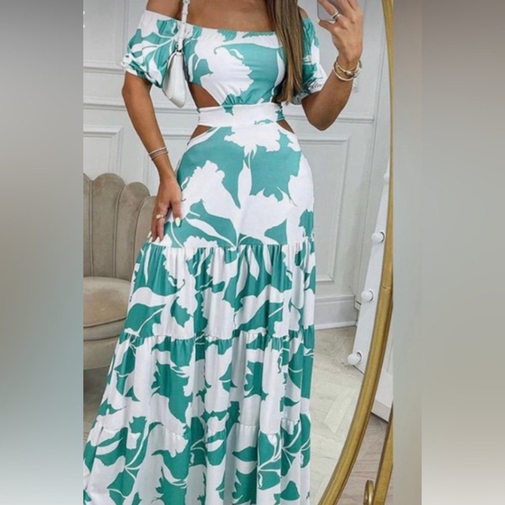 Women’s Floral Print “open back” on or off shoulder “ maxi dress! NWOT